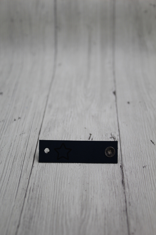 Бирка 58х16мм "Звездочка" джинс, с кнопкой, натур.кожа